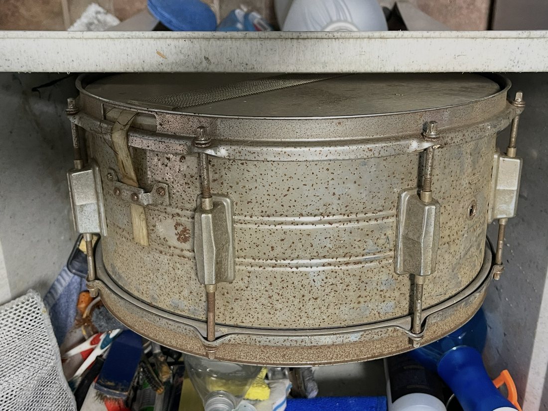 Pearl Export snare drum before restoration
