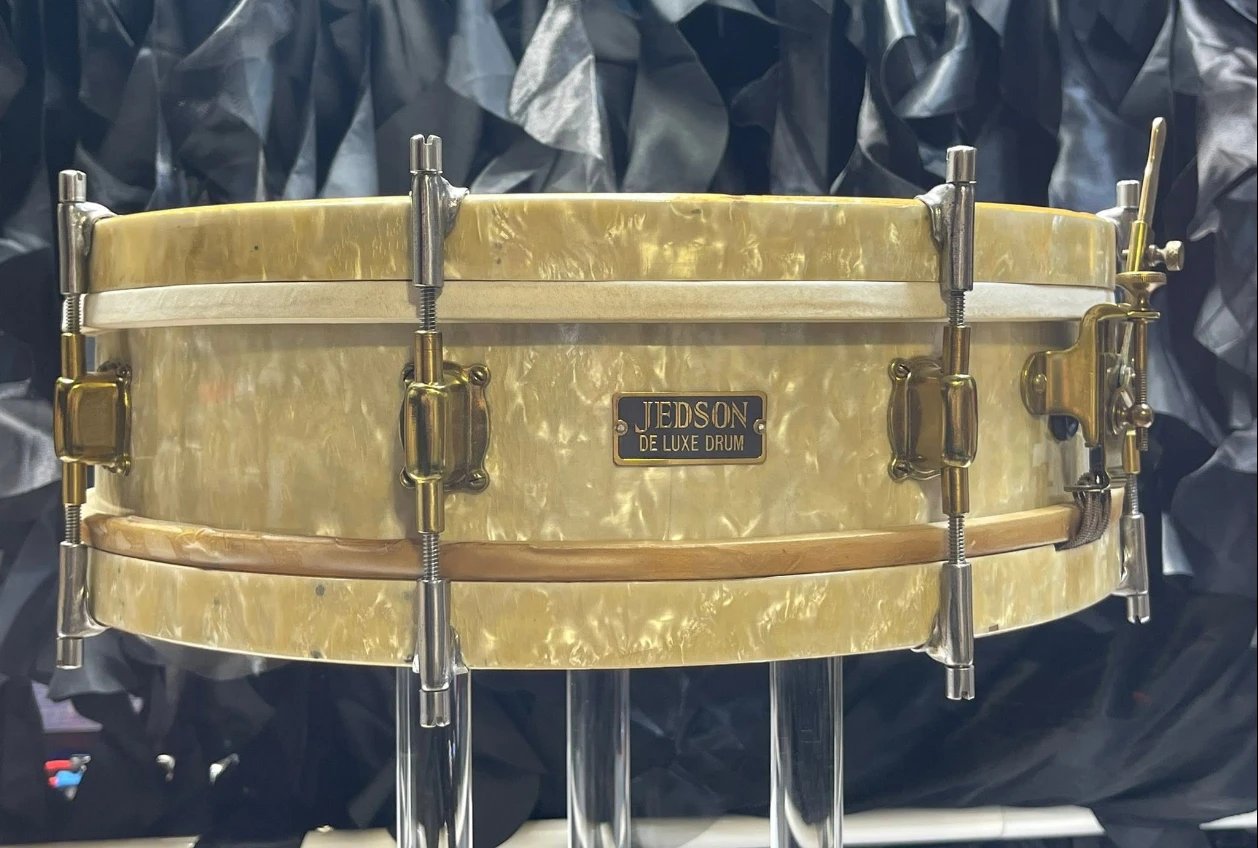 1920s Jedson De Luxe snare drum with oak shell, white marine pearl wrap, pearl-wrapped hoops, and Jedson De Luxe Drum badge